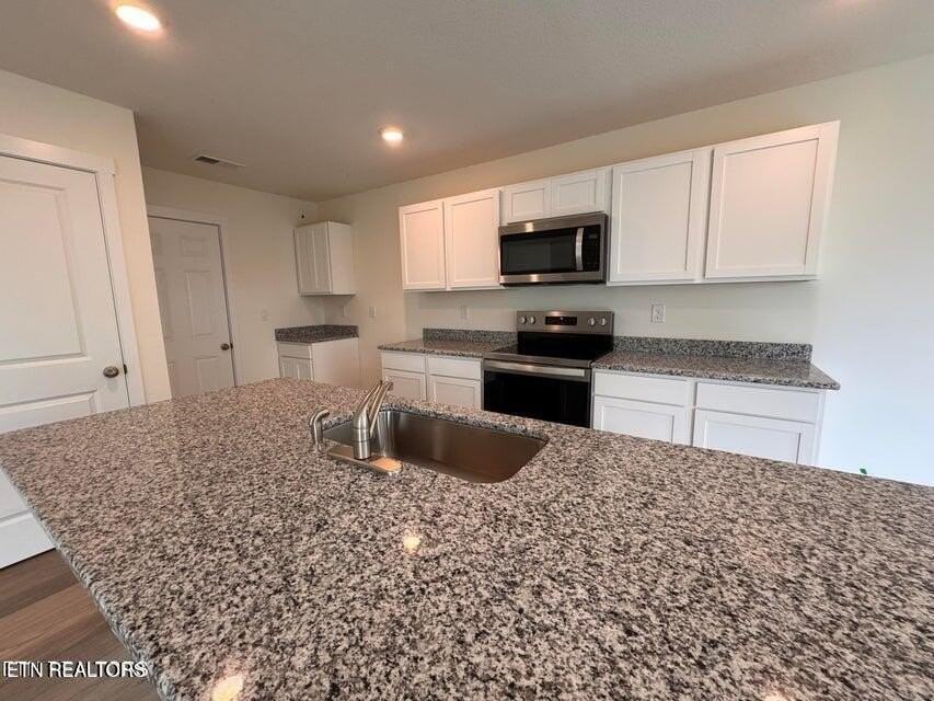 574 White Oak Ln - Photo 3 of 16