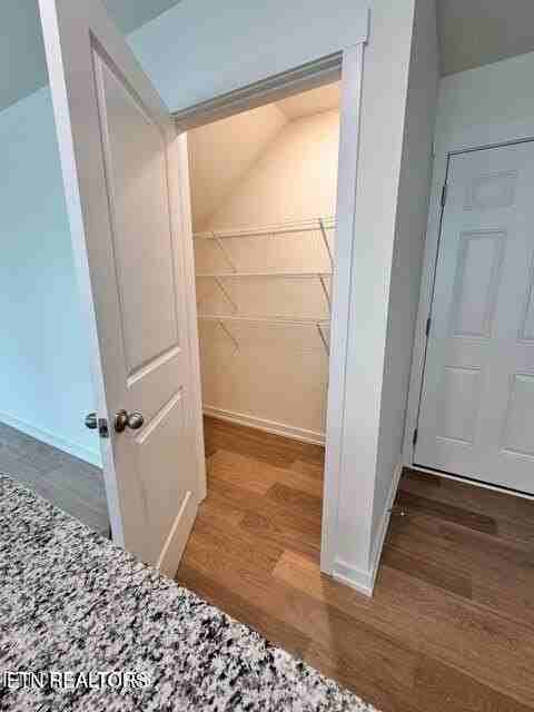 574 White Oak Ln - Photo 4 of 16