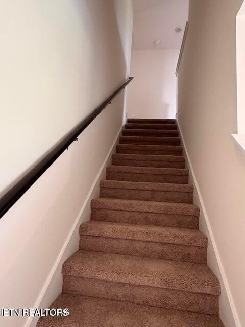 574 White Oak Ln - Photo 6 of 16