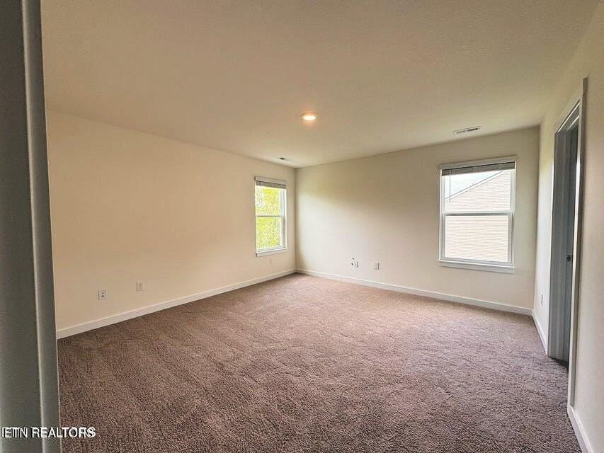 574 White Oak Ln - Photo 7 of 16