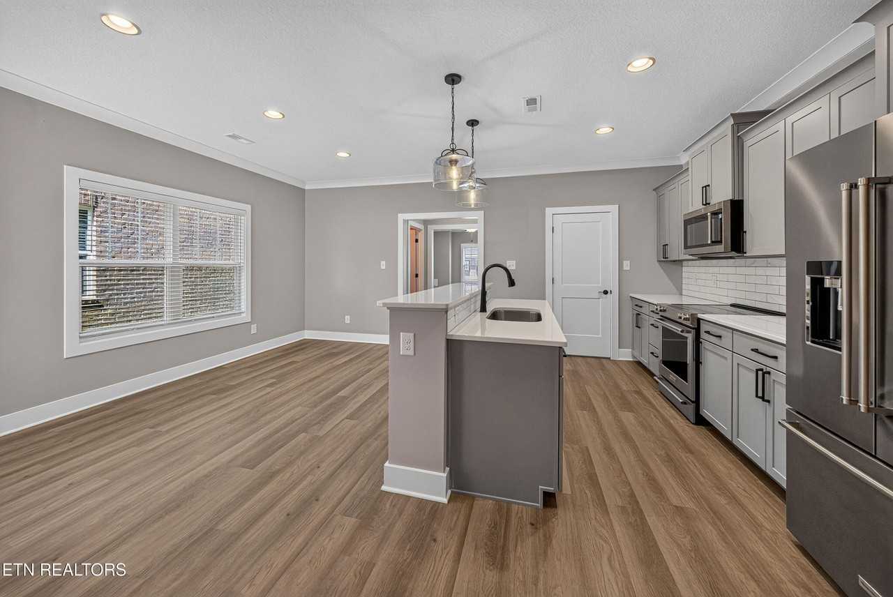 7219 Sassafras Way - Photo 7 of 22