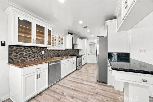 12730 Lorne St - Photo 5 of 7