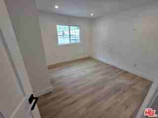 8519 Yolanda Ave - Photo 7 of 8