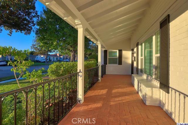 1210 Graynold Ave - Photo 2 of 8