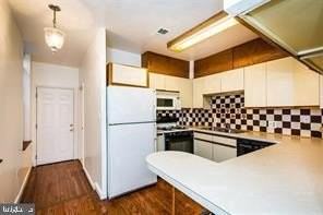 827 S Bond St - Photo 5 of 19