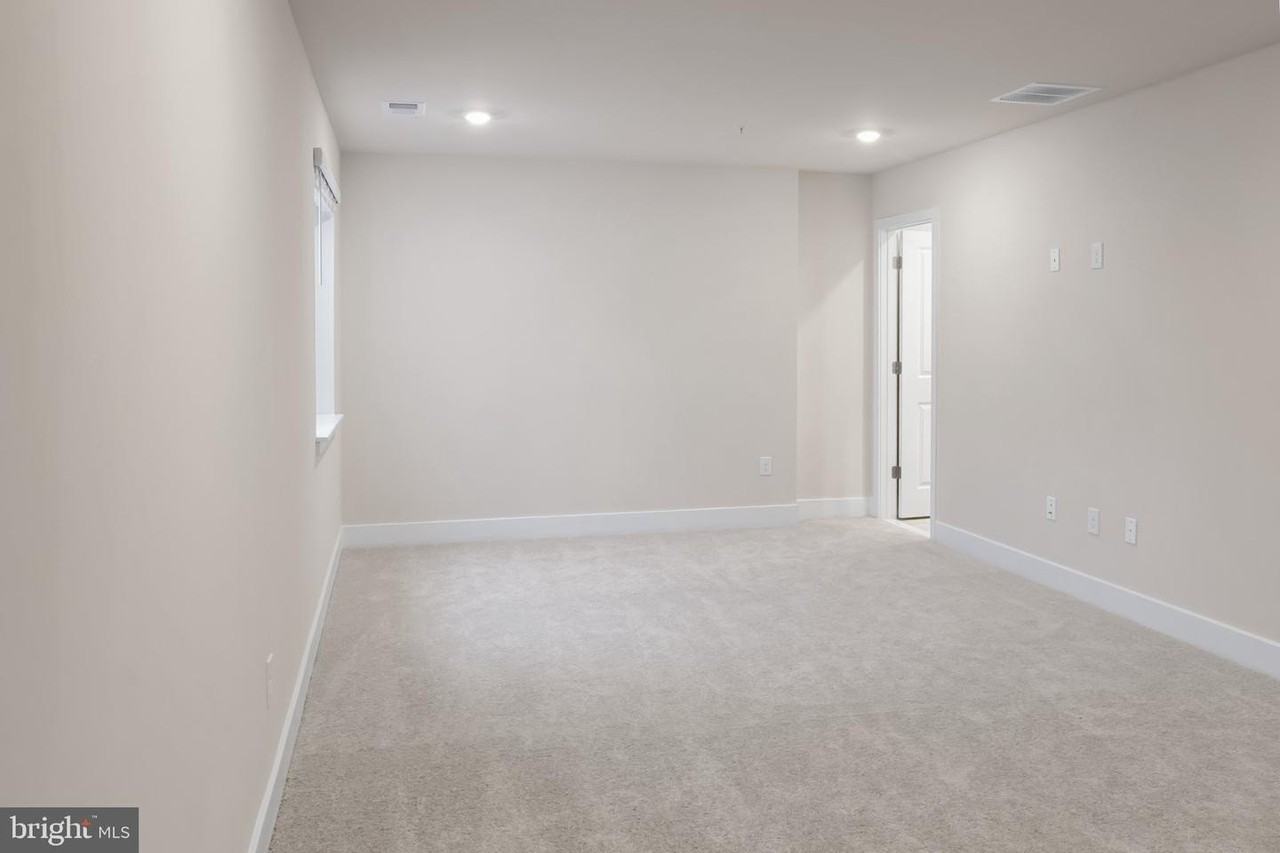 1727 Watercrossing Rd - Photo 4 of 38