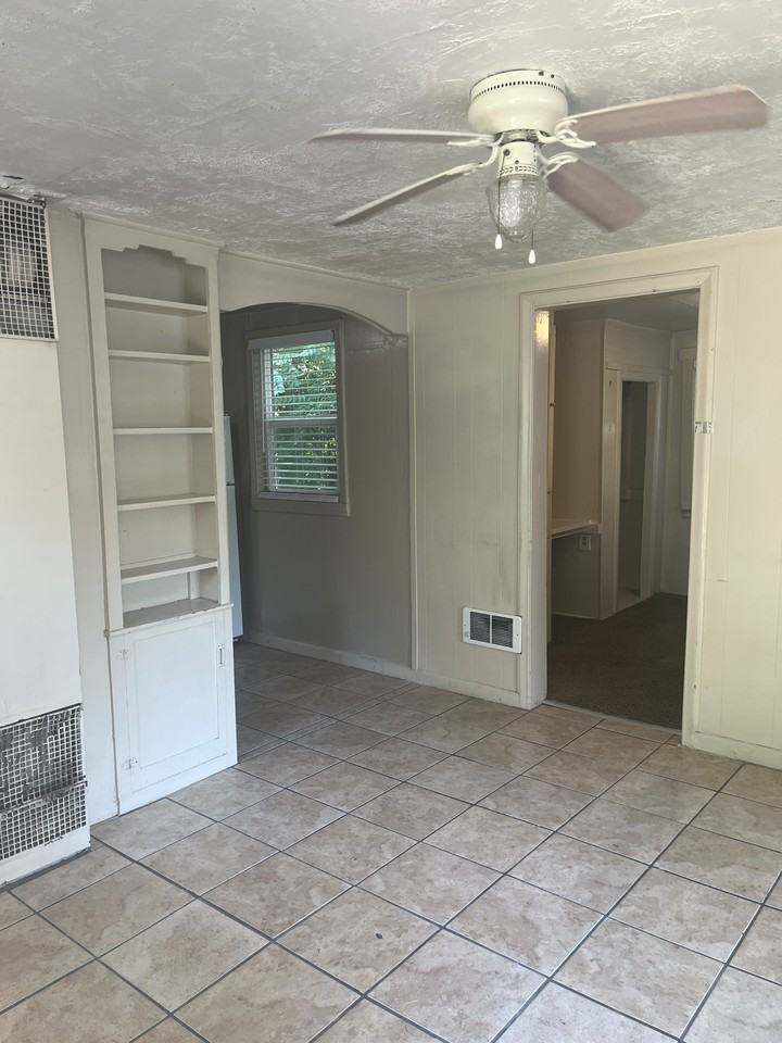 275 East 200 SouthGarage - Photo 2 of 18
