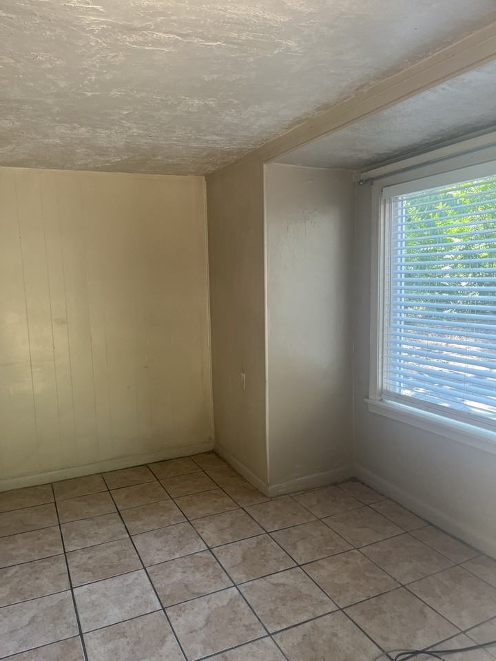275 East 200 SouthGarage - Photo 4 of 18