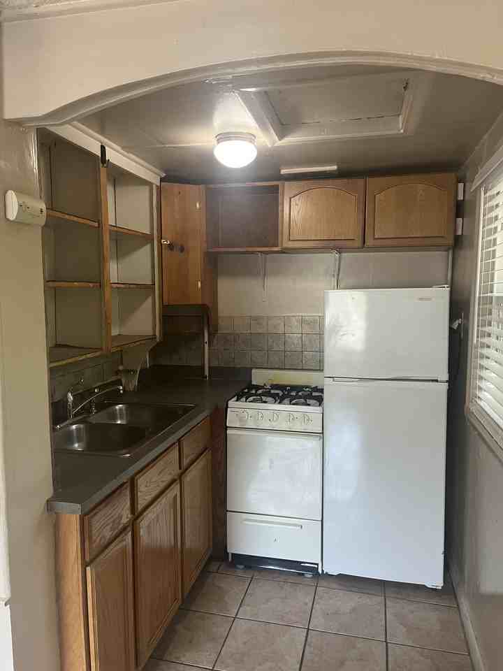 275 East 200 SouthGarage - Photo 6 of 18