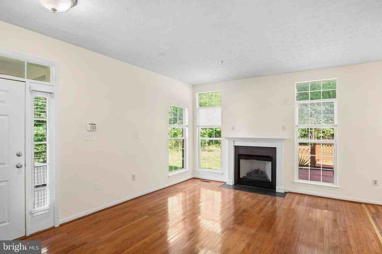 6035 Grenfell Loop - Photo 4 of 30