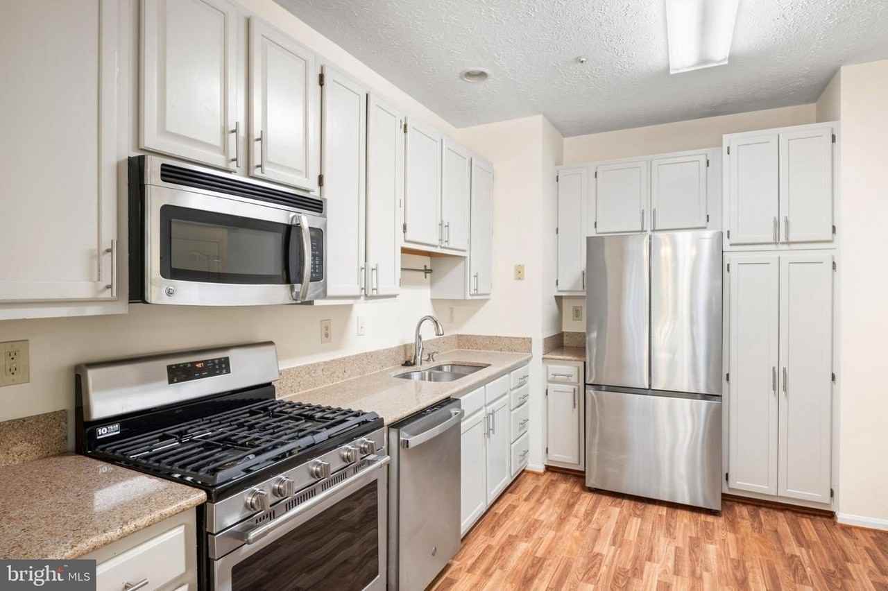 6035 Grenfell Loop - Photo 7 of 30