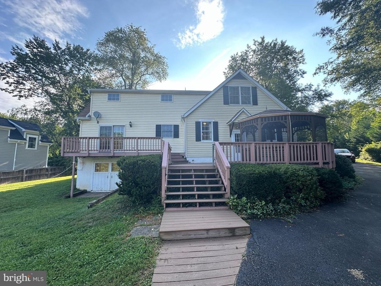 1832 Birch Rd - Photo 3 of 50