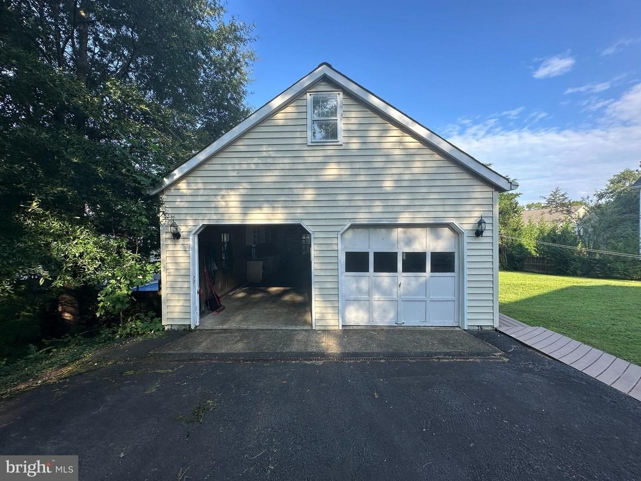 1832 Birch Rd - Photo 4 of 50