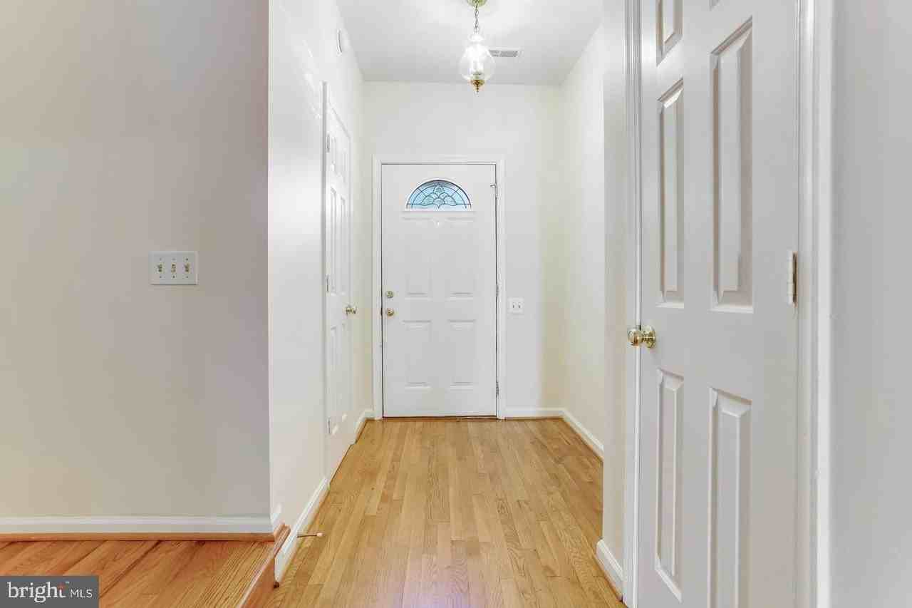 7170 Westfield Ct - Photo 4 of 39