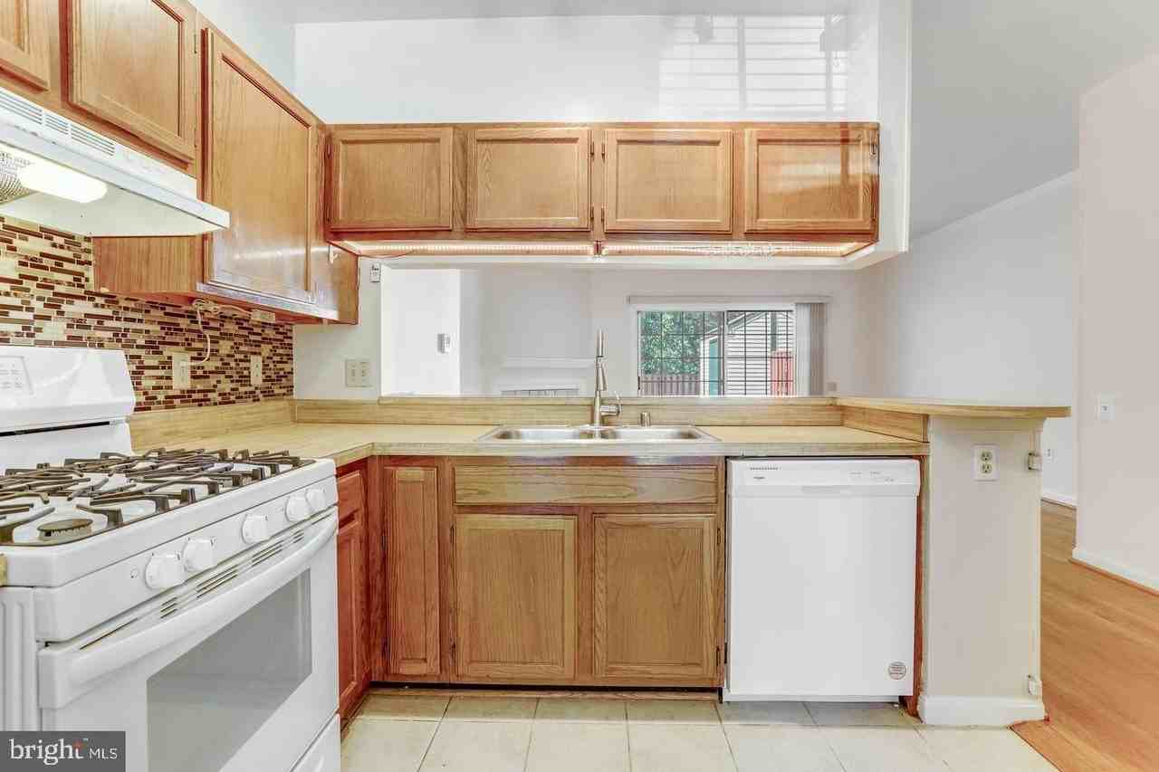 7170 Westfield Ct - Photo 6 of 39