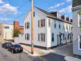 featured image of 547 N Silk St
