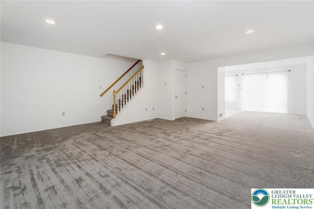 8134 Heritage Dr - Photo 4 of 35