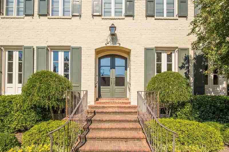 1895 Hazelton Dr - Photo 3 of 40
