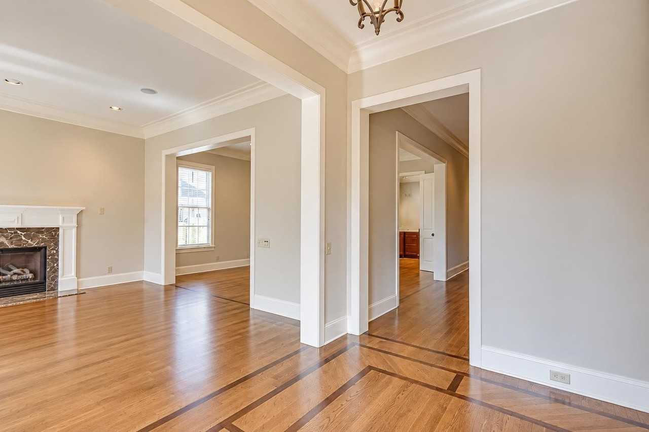 1895 Hazelton Dr - Photo 5 of 40