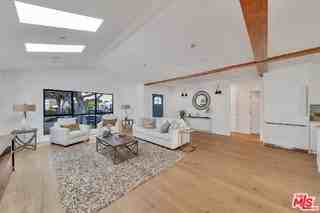 2415 Cloverfield Blvd #A - Photo 6 of 8