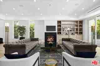 722 N Camden Dr - Photo 4 of 8