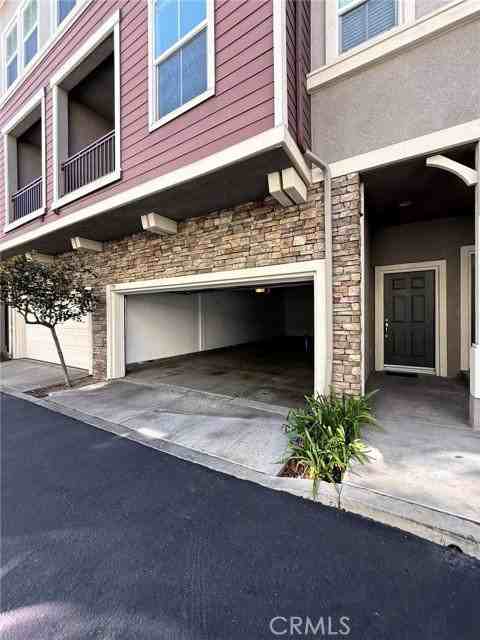 1434 James M Wood Blvd - Photo 2 of 8