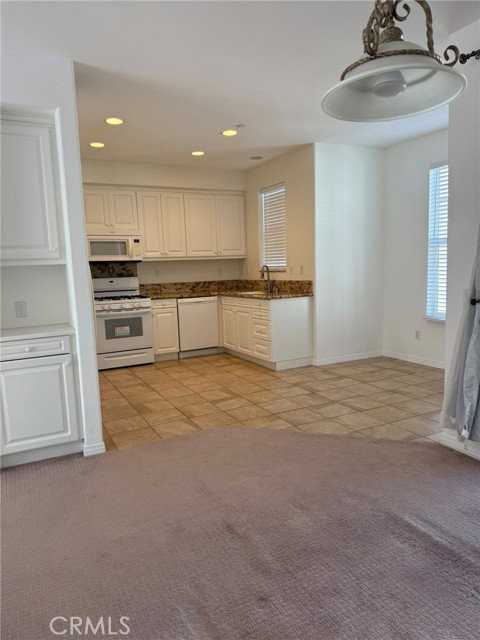 1434 James M Wood Blvd - Photo 4 of 8