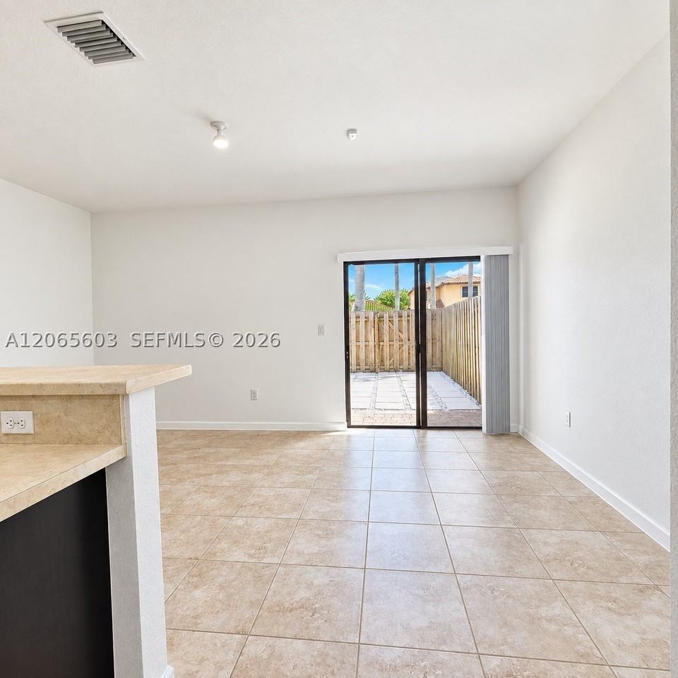 413 Se 32nd Ter #413 - Photo 3 of 15