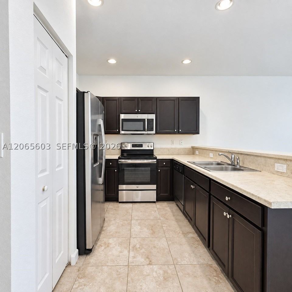 413 Se 32nd Ter #413 - Photo 4 of 15