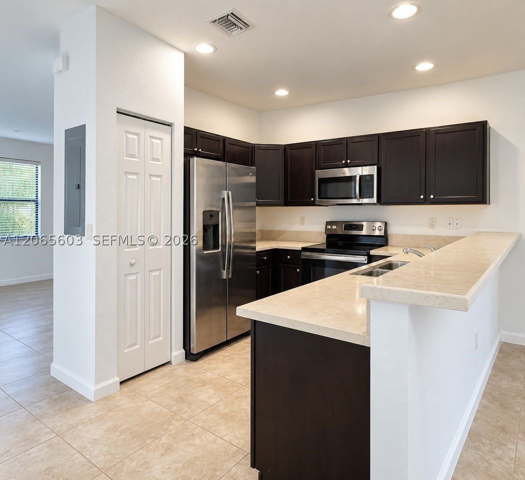 413 Se 32nd Ter #413 - Photo 5 of 15