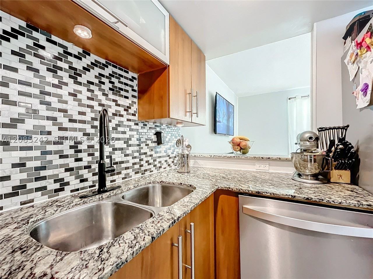 651 Ne 60th St #12 - Photo 7 of 24