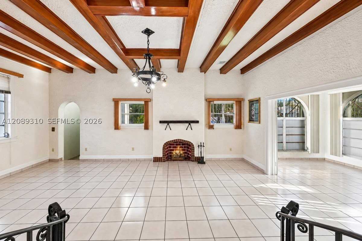 1834 Sw 10th St - Photo 2 of 15