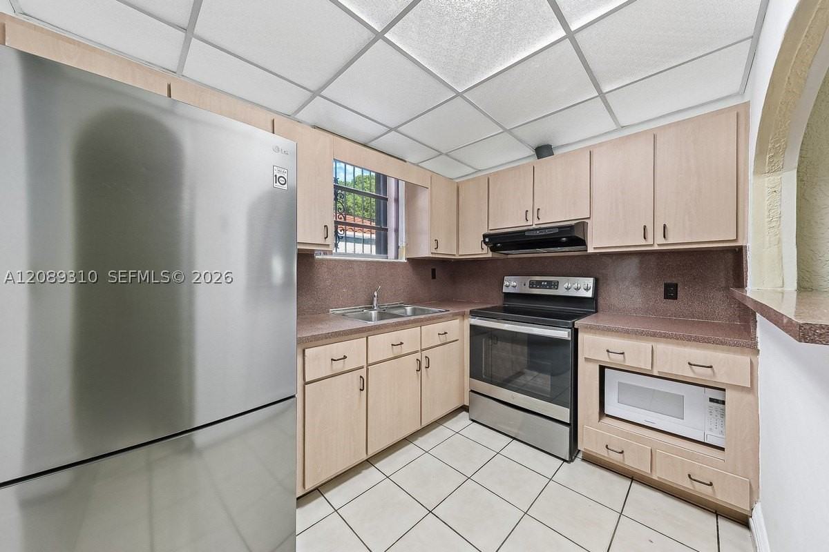 1834 Sw 10th St - Photo 5 of 15