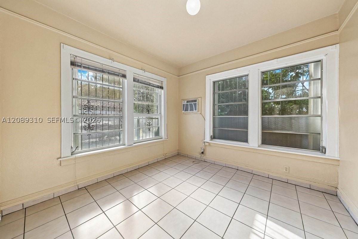 1834 Sw 10th St - Photo 6 of 15