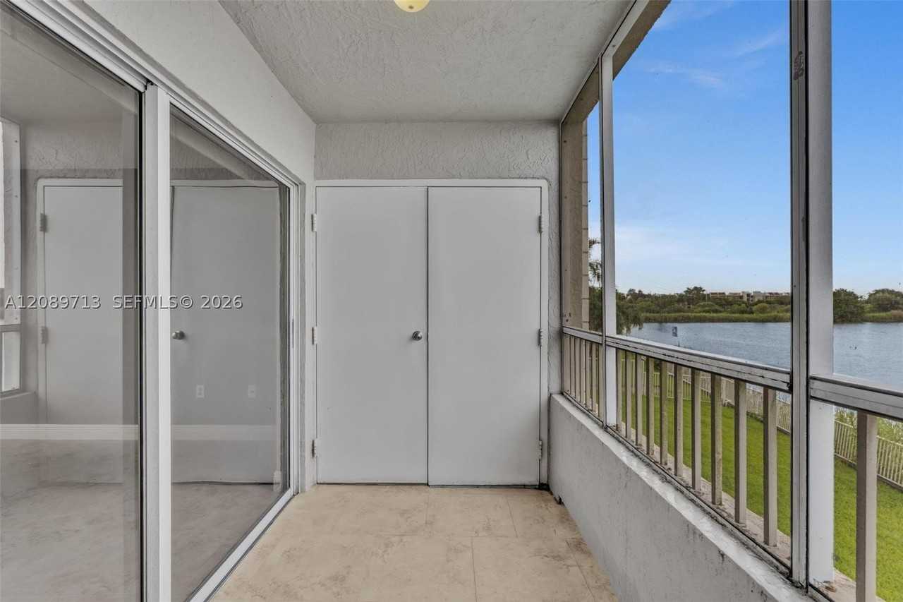 2811 N Oakland Forest Dr #205 - Photo 4 of 50