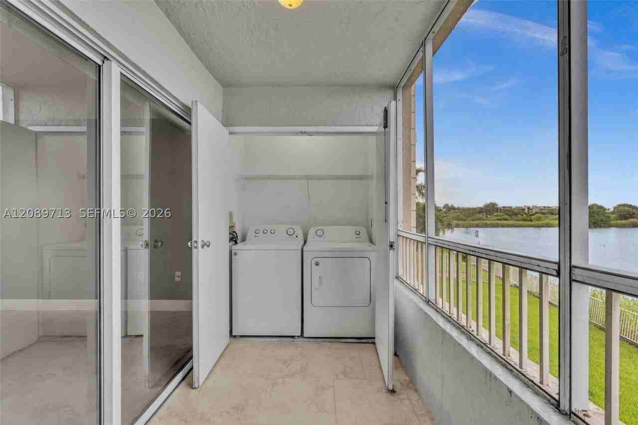 2811 N Oakland Forest Dr #205 - Photo 5 of 50