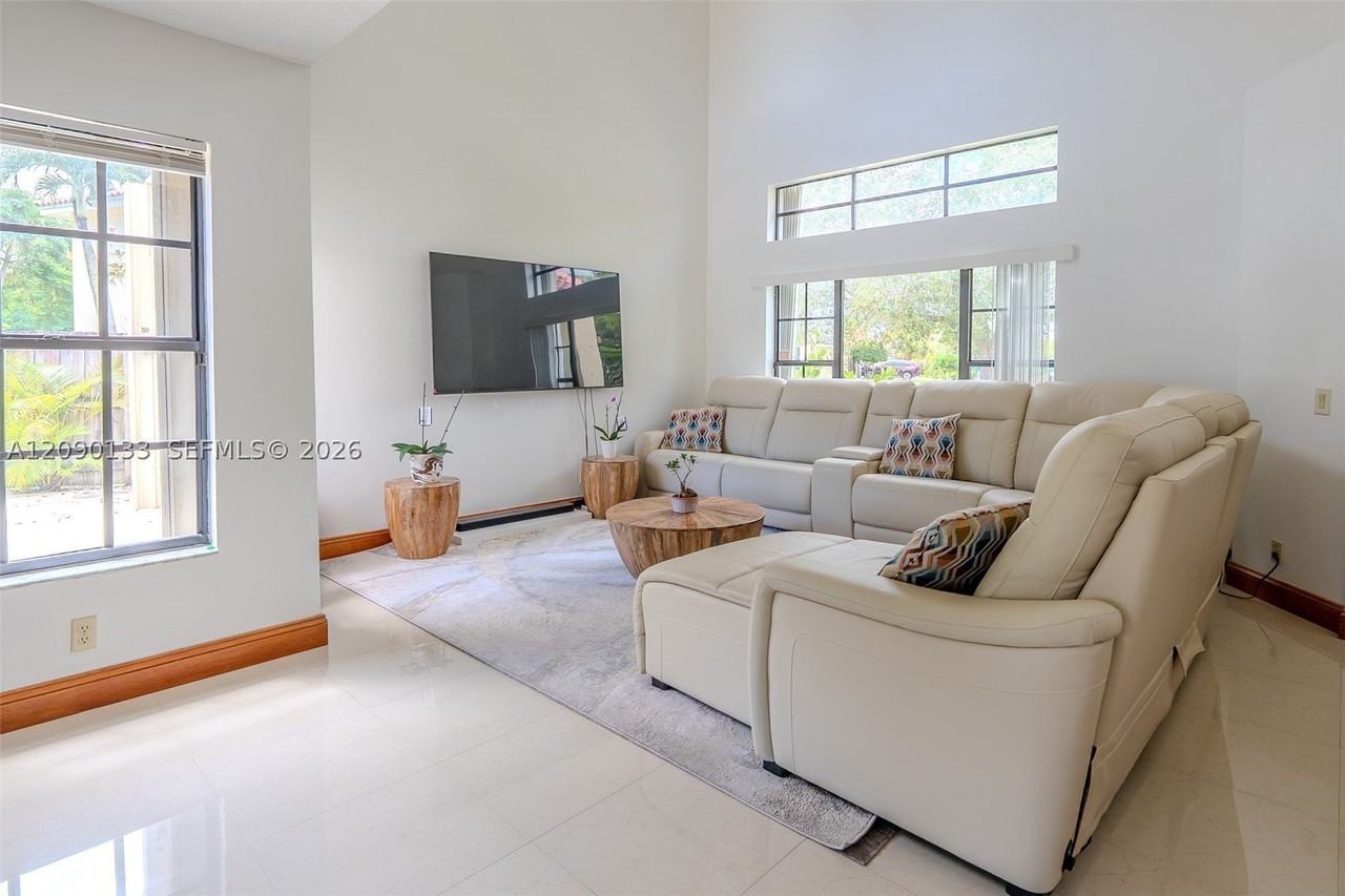 4671 Sw 155th Pl #4671 - Photo 4 of 20