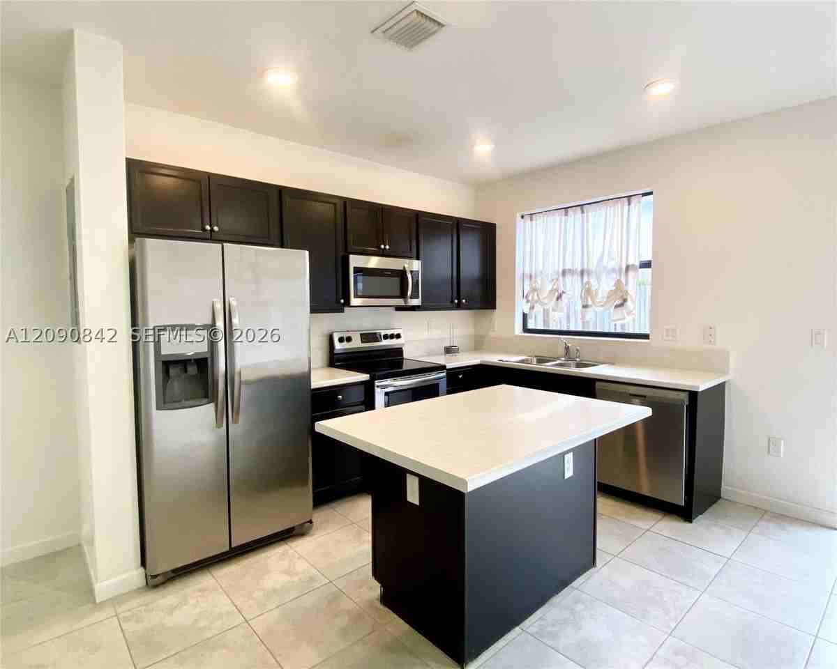 24902 Sw 114th Ave - Photo 2 of 16