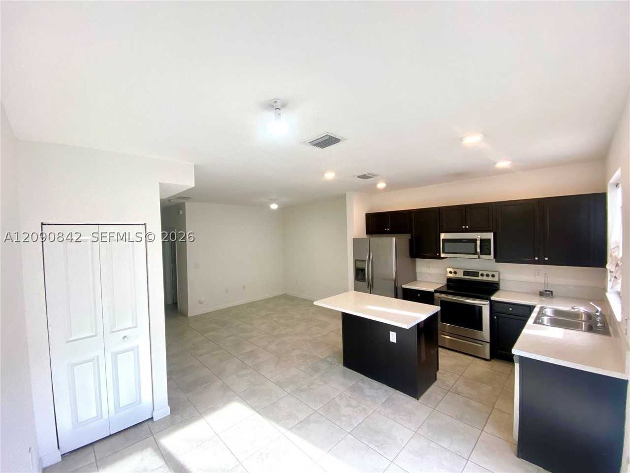 24902 Sw 114th Ave - Photo 4 of 16