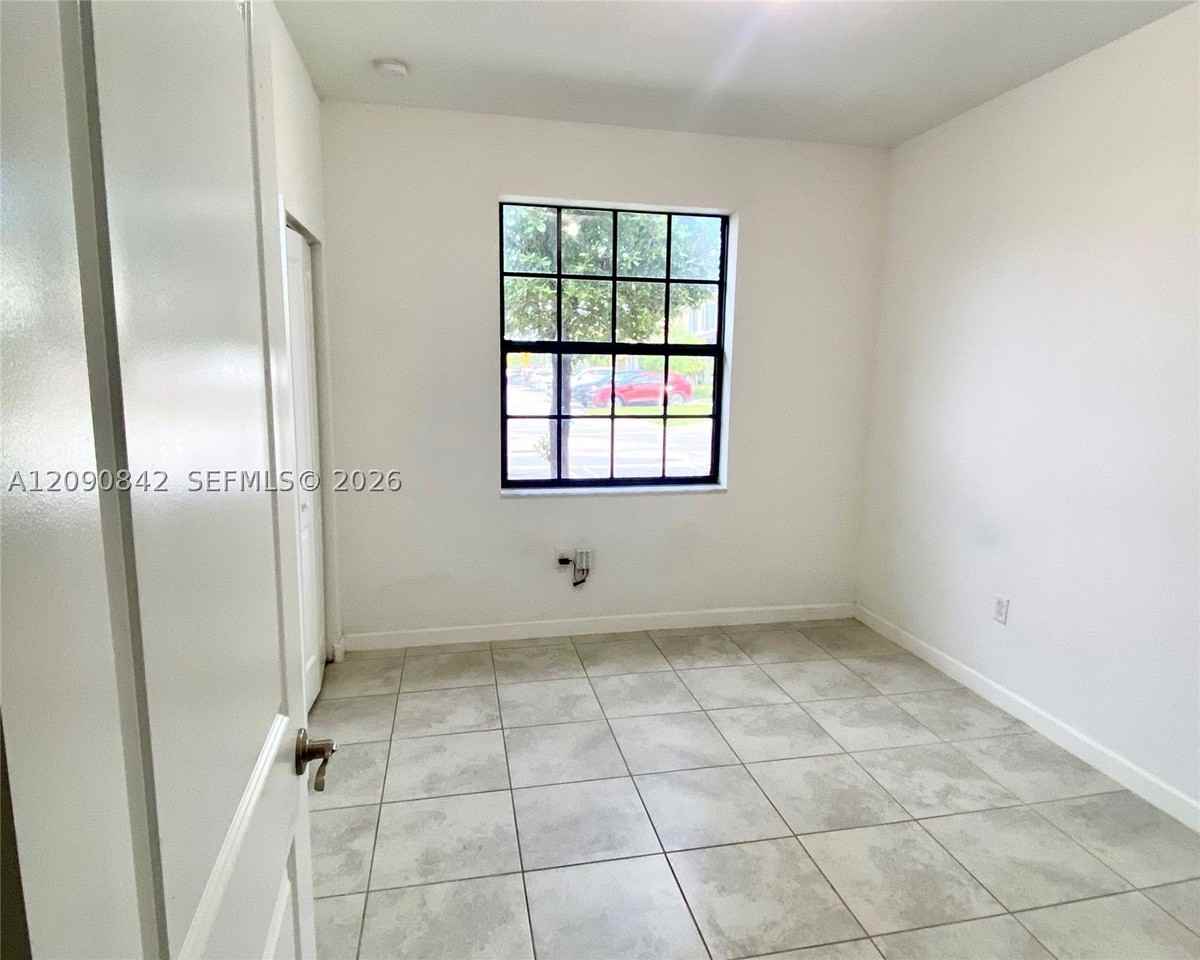 24902 Sw 114th Ave - Photo 5 of 16