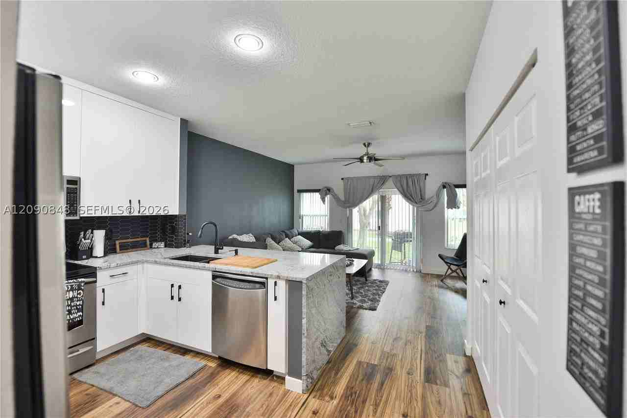 3356 Nw 29th Ct - Photo 3 of 26
