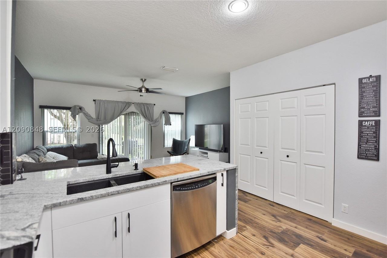 3356 Nw 29th Ct - Photo 4 of 26