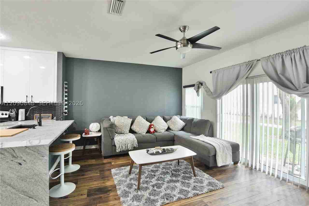 3356 Nw 29th Ct - Photo 6 of 26