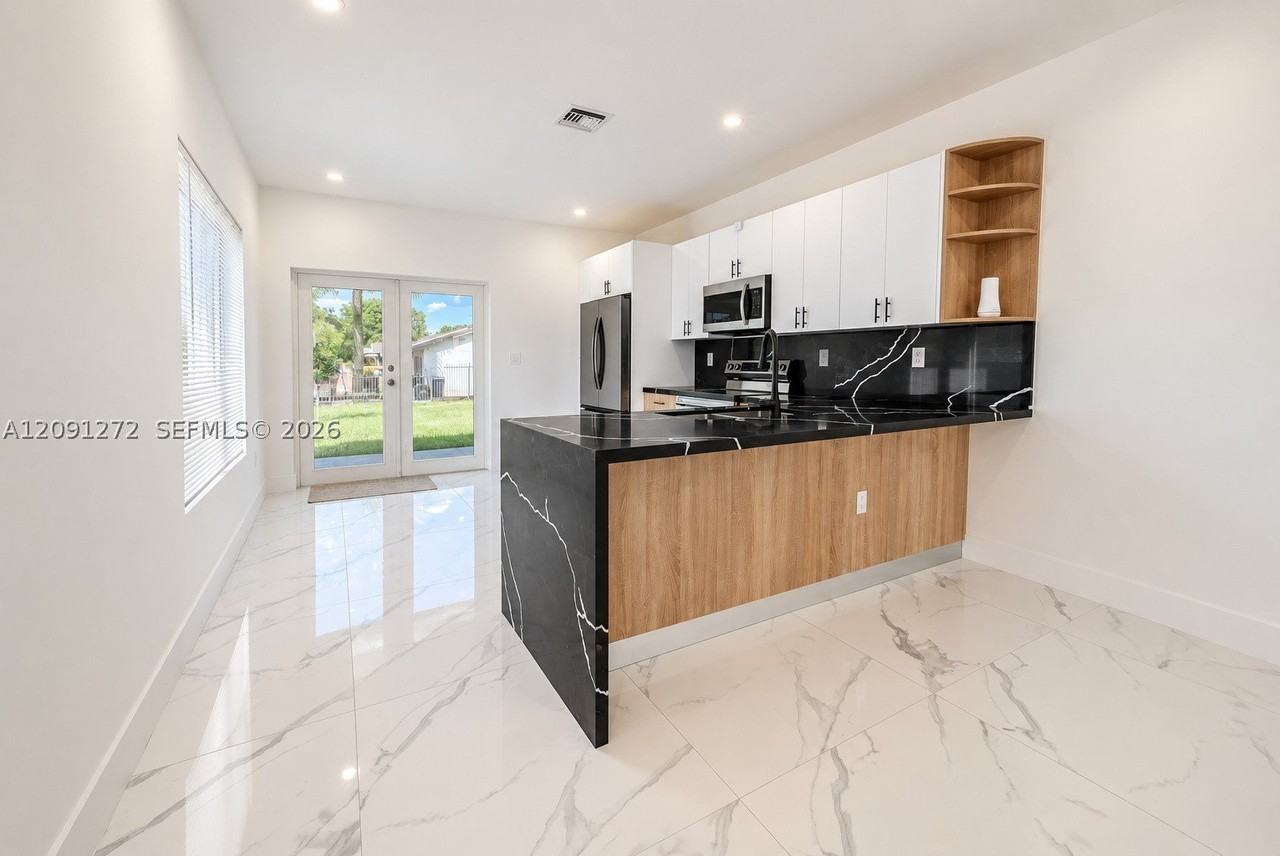 348 Sw 5th Ave - Photo 4 of 23