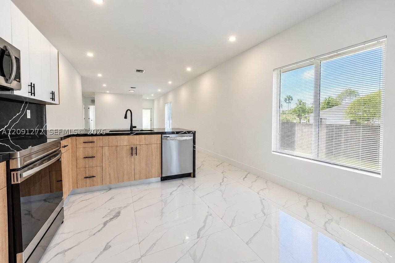 348 Sw 5th Ave - Photo 5 of 23