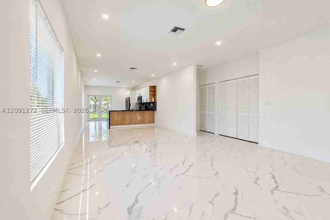 348 Sw 5th Ave - Photo 6 of 23
