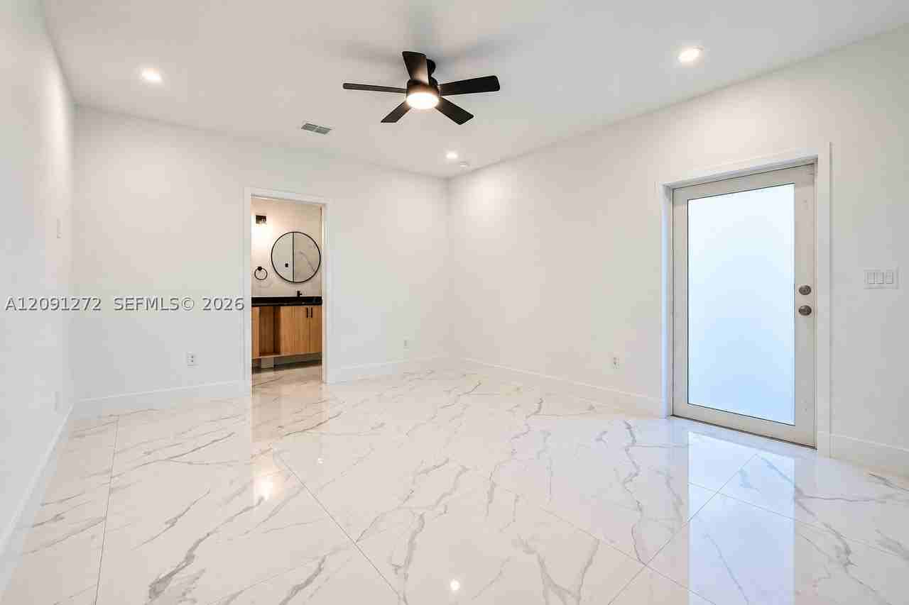 348 Sw 5th Ave - Photo 7 of 23