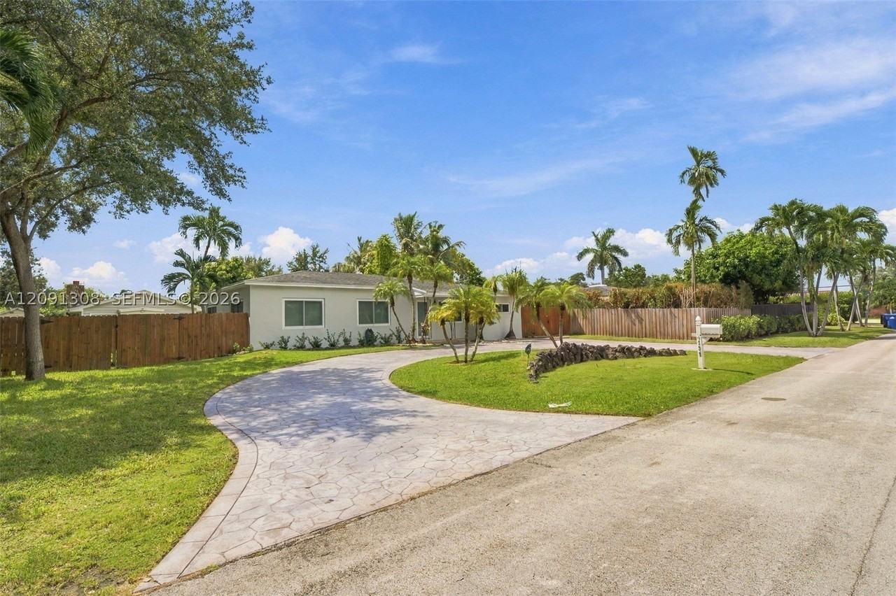 7120 Sw 58th St - Photo 2 of 44