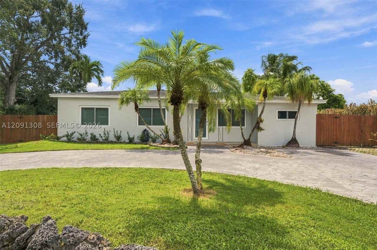 7120 Sw 58th St - Photo 4 of 44