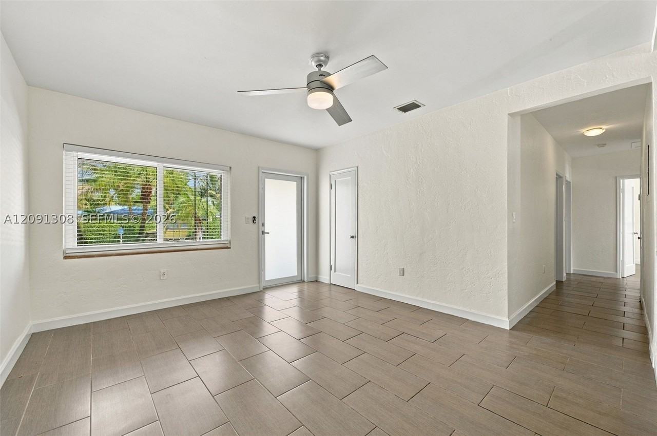 7120 Sw 58th St - Photo 6 of 44